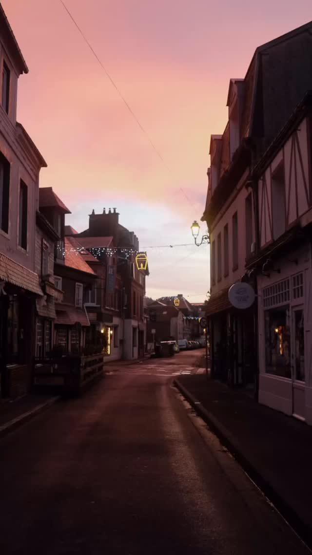 Act 1 Scent 1: Do Tell Immortelle. Offering my own meaning of letting go and moving on, I turned to my scent discovery of Immortelle and the journey through the imagery tranquility of Étretat, France.
**full blog link in the bio**
#blog #momentofscent #scentpoetry #xentomento #lettinggo