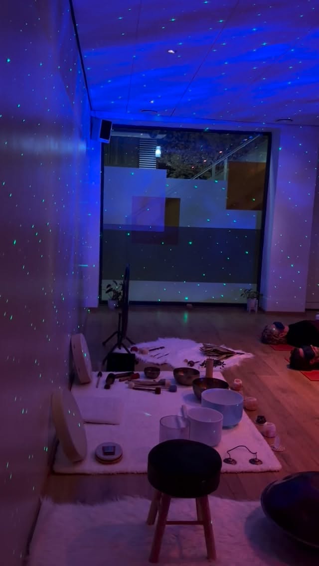 THE ULTIMATE ME-TIME Saturday 24 Jan @Thrive Yoga Amsterdam IJburg🎼
Join a magical Sound journey✨
When receiving a sound bath, you are guided from Beta/Gamma brain waves (awake, active state) to Theta/Delta brain waves (relaxed, sleep state). This allows your body and mind to release the tension and emotions that are holding you back. Because our body consists of almost 75% water and is therefore an excellent conductor for sound vibrations, these sounds will guide you to what you need at that moment. You may lie down, close your eyes and receive.
Benefits of a Sound Bath💫
- Experience peace in your body
- Reduces stress, anxiety, depression, tension and pain
- Activates self-healing in the body
- Removes emotional blockages
- Deepens the connection with your intuition
- Increases awareness and mental clarity
I would like to take you on this unique experience with my special instruments:
🌟Alchemy Crystal Singing Bowls made of pure quartz crystal and mixed with the best gemstones, semi-precious stones and precious metals that contain specific healing properties
🌟Himalayan bowls, handmade during the Full Moon, contain unique vibrations to help you let go
🌟Handpan, wonderful melodies
🌟Gong, with a harmonious, deep and rich sound
🌟Kalimba, wonderful appealing sounds
🌟Ocean drum, be surprised
🌟Rain stick, nature sounds
🌟and many more!
Details:
Saturday 24 Jan 20:00-21:30
@thrive_yoga_amsterdam Thrive Yoga Studio IJburg (free parking)
Price: 22,50 eur (20 eur for Thrive members)
Tickets via link in bio
#MeditationAmsterdam #CrystalBowls #Handpan #soundbath #SoundJourney