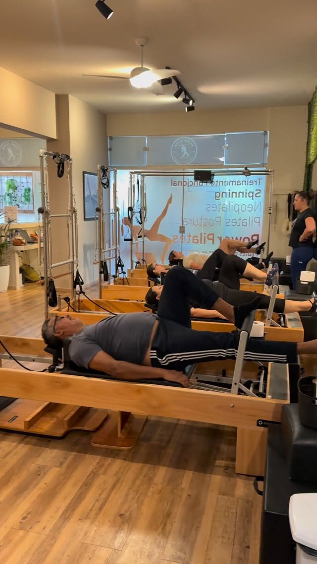 ✨ Movimento que transforma ✨
Pilates é mais do que exercício: é consciência corporal, força, flexibilidade e bem-estar 🧘♀️
✔️ Melhora a postura
✔️ Fortalece o corpo todo
✔️ Alivia dores e tensões
✔️ Aumenta a disposição e a qualidade de vida
Que tal sentir tudo isso na prática?
👉 Agende sua aula experimental e venha viver o Pilates com a gente!
Seu corpo agradece. Sua mente também