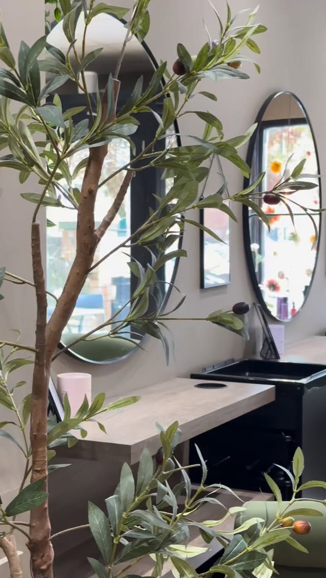 Welcome to Stones Hair 🤍
The place to be if you enjoy delicious coffee, even better hair and a luxury interior 😍
Our friendly team offer a wealth of knowledge and great conversation. Oh and the are actually fun too 🥰 🤍
Join us and make friends for life.
01509 621162 or book online via our website 🤍