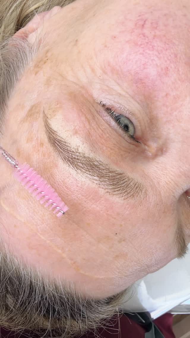 💁♀️Another day!!! Another Blush Hairstroke on demand ❤️❤️💪
Best skin for Hairstroke Brows❤️❤️
#nanohairstrokes #nz #wellington #judynguyen #semipermanentmakeupartist #cosmetictattoo #tattooedgirls