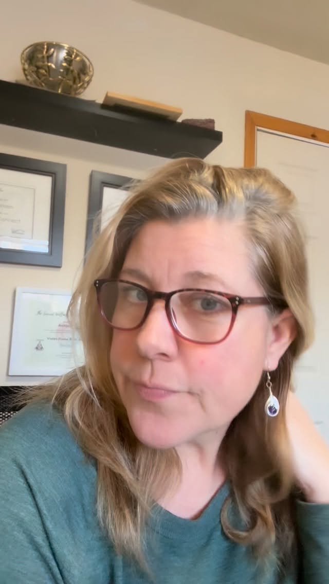 Lately I’ve been coming back to one of the simplest nervous system supports there is: humming 💛
It’s gentle, it’s accessible, and it doesn’t require fixing or forcing anything.
Humming helps stimulate the vagus nerve — supporting calm, regulation, and a sense of coming home to your body.
I created a short #humming guide you can use anytime:
✨ when you feel overwhelmed
✨ before sleep
✨ in the car
✨ during a pause in your day
No right pitch. No perfect way. Just breath + vibration.
Sometimes the smallest practices are the most powerful.
If you try it, let me know what you notice 🌿 #NervousSystemSupport #GentlePractices #VagusNerve #WomenSupportingWomen SomaticHealing SimpleTools WellnessReels