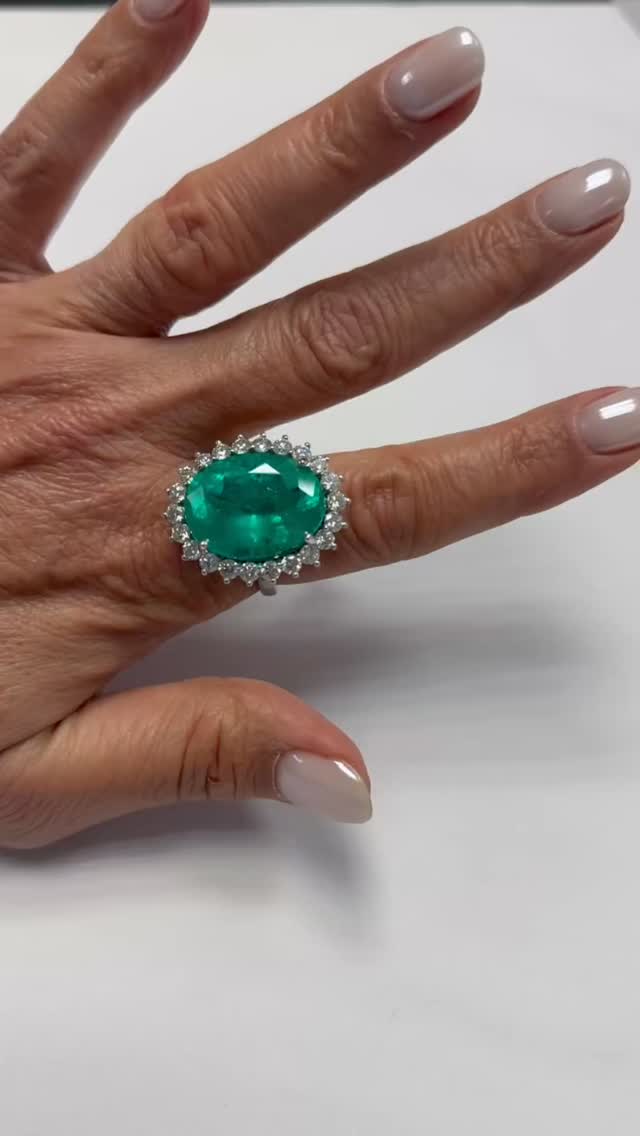 A true showstopper only at Alper Jewelry 💎
This breathtaking cocktail ring features a rare 25-carat emerald, alive with rich, vivid green hues. Set in luxurious 18k white gold, the centerpiece is beautifully framed by brilliant-cut diamonds that enhance its depth, fire, and regal presence. Bold yet refined, this one-of-a-kind ring is designed for collectors who appreciate extraordinary gemstones and timeless glamour.
Perfect for black-tie moments, milestone celebrations, or as the ultimate statement of individuality.
💚 25ct Natural Emerald
💍 18k White Gold Setting
#FineJewelry
#LuxuryJewelry
#HighJewelry
#StatementRing
#GemstoneJewelry