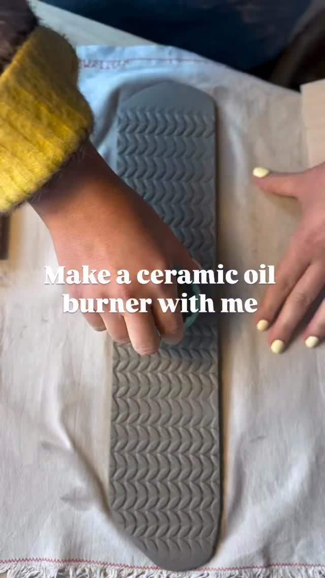 ✨WEDS 21st JAN - WIPER & TRUE TAPROOM - 7-9.30✨
✨Keep that cosy winter vibe going with a handmade oil burner✨
✨Learn to make a slab built ceramic oil burner! Personalise your piece and we’ll use our stunning green glaze to finish it off✨
✨What’s your go to cosy oil burner fragrance?✨
#learnceramics #green #bristolworkshops #newyearnewskill #tealight #functionalceramics #makingmemories #datenight