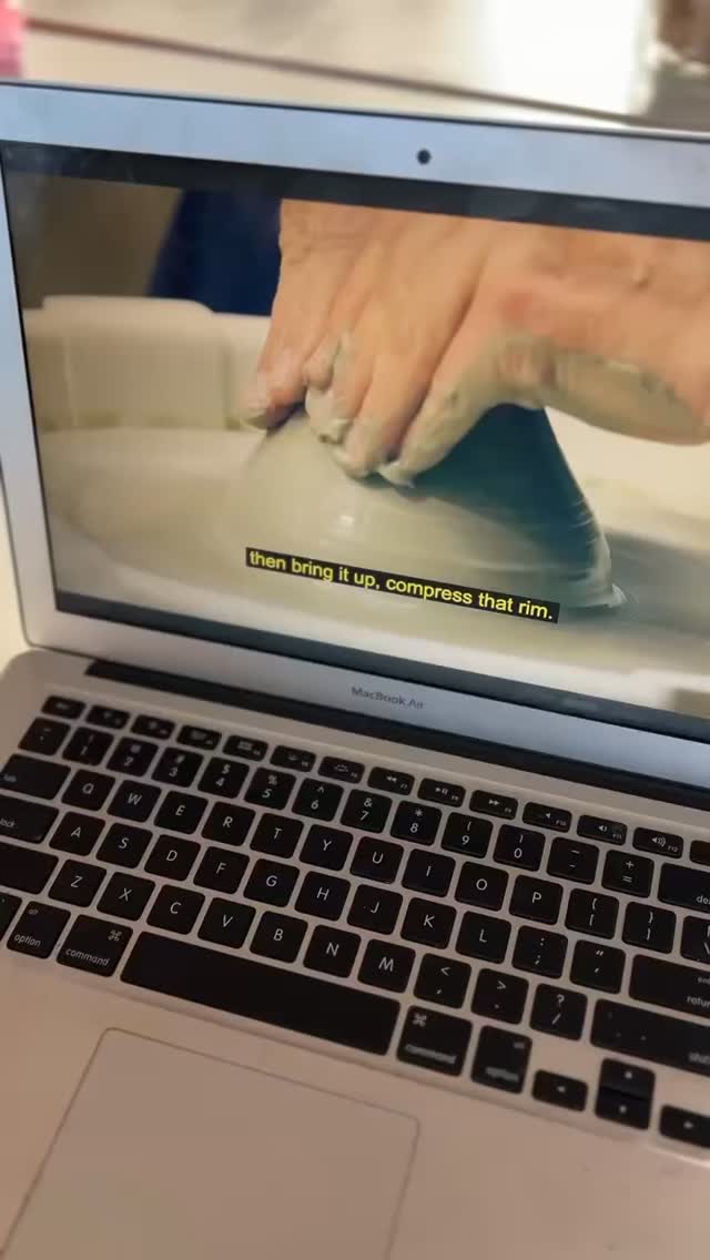 ✨throw down week one challenge!✨
✨tried out the jar with a gallery from the throw down challenge, it was fun trying this different technique. I always see myself as a handbuilding girlie so loving jumping in the wheel when I can✨
✨follow along with us and see what challenge Naomi is going to do next week ✨