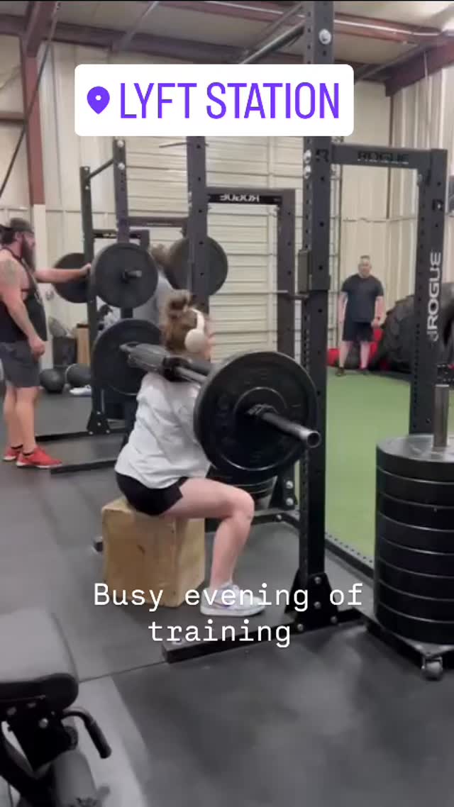 Some people are already crushing their New Year's goals! My day is packed with functional training! What's your reason for not taking action? Stop making excuses and focus on making a positive impact on your health! We offer 24/7 support for training, nutrition, and recovery - get in touch! #gym #gymmotivation #mondaymotivation #trainingday #trainhard