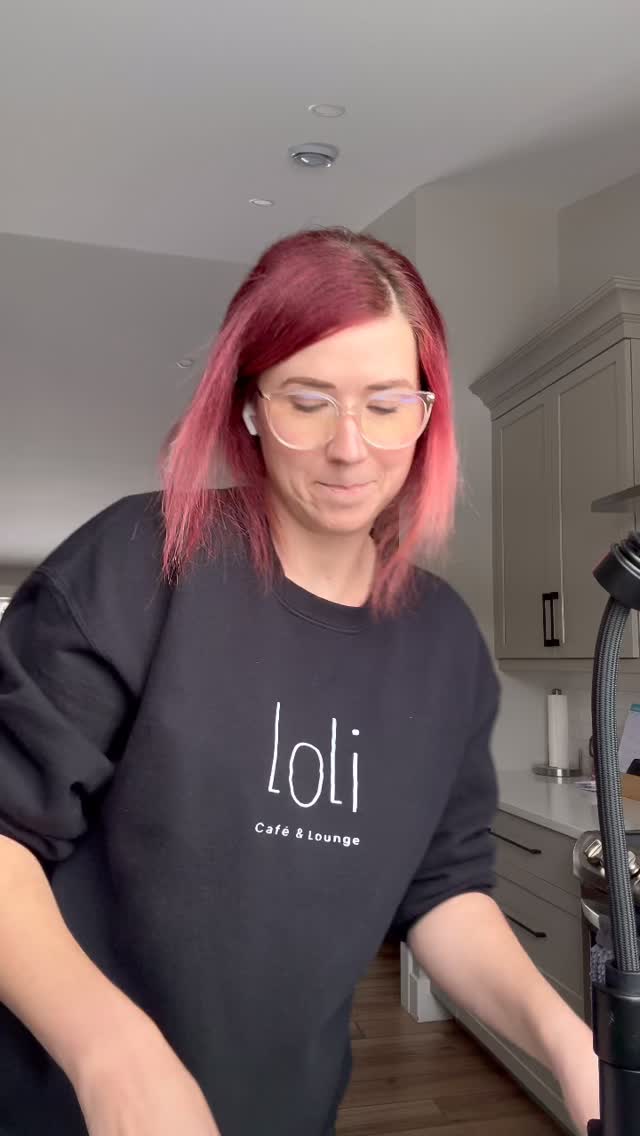 We’ve always had dishwashers but for some reason we still like doing dishes by hand 🤷🏻♀️ anyone else?
Are you team dishwasher or handwasher? 🍽️🫧