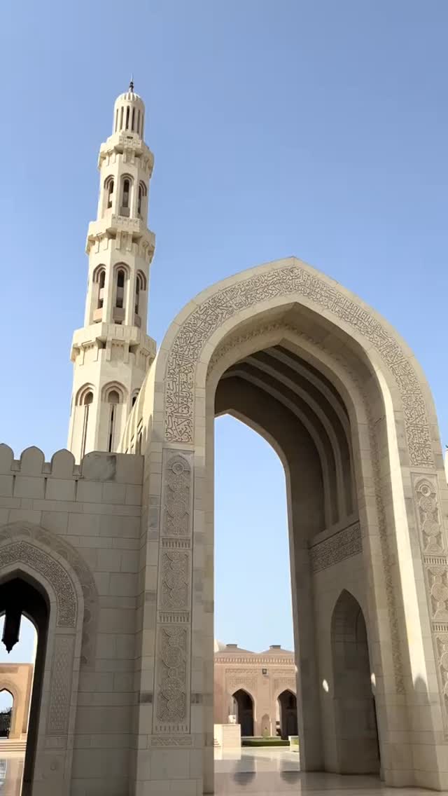 Oman is a land of timeless beauty, where golden deserts, dramatic mountains, and turquoise seas meet rich heritage and warm hospitality. From ancient traditions to untouched landscapes, every journey through Oman feels authentic, peaceful, and unforgettable. 🌍✨
Omán es una tierra de belleza eterna, donde los desiertos dorados, las montañas imponentes y los mares turquesa se unen con un rico patrimonio y una hospitalidad genuina. Desde tradiciones ancestrales hasta paisajes vírgenes, cada viaje por Omán se siente auténtico, sereno e inolvidable. 🌄✨
#Oman #VisitOman #OmanTravel #OmanTourism #MiddleEastTravel HiddenGems TravelInspiration NatureLovers CulturalTravel Wanderlust Omán Viajes Turismo