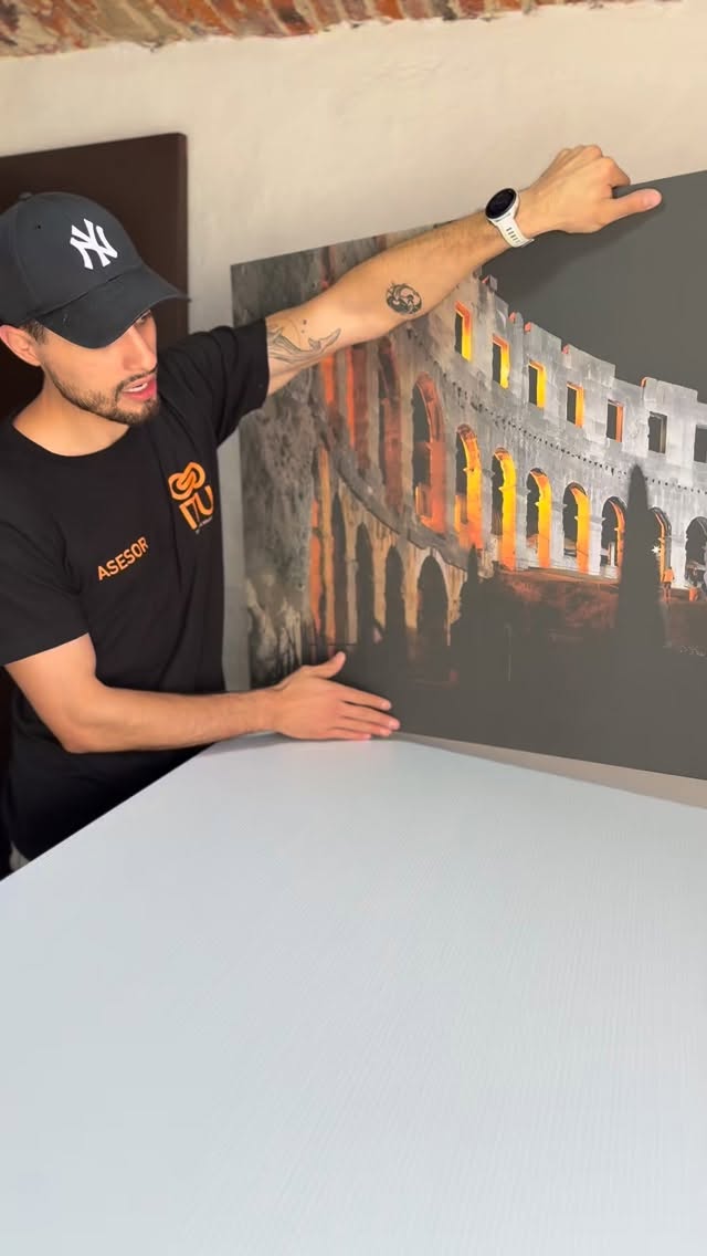 Cuadros en canvas montados en bastidor de madera de pino.
Cada pieza se arma con cuidado para lograr un acabado limpio y duradero.
Ideales para decoración, regalos o espacios creativos.
📍 Hechos en Guadalajara
📲 Escríbenos para cotizar
#CuadrosDecorativos
#Canvas
#HechoEnGuadalajara
#ImpresiónDeCalidad
ITUCreativeSolutions