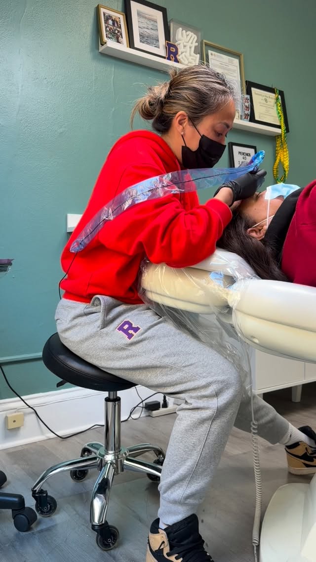 Enhancing your natural beauty through brows 🎀 Nano brows are the most realistic looking brows for those looking to achieve fuller brows.
Come see me in downtown San Mateo in my private studio.