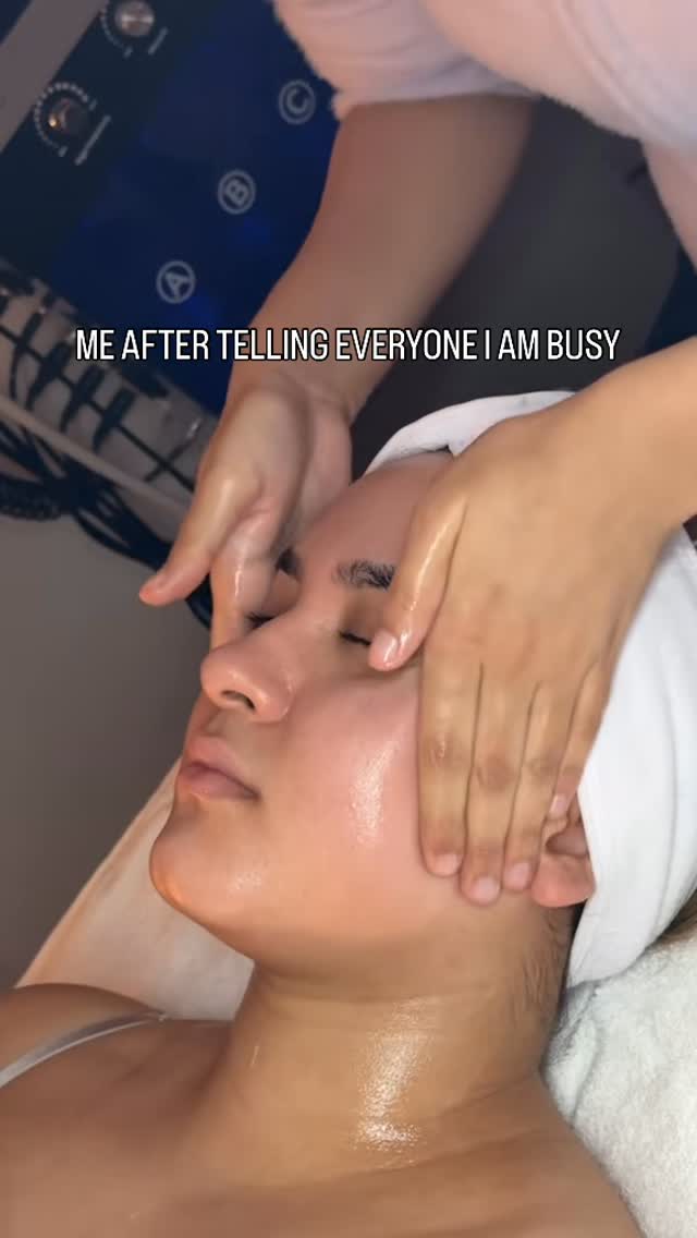 Face massage days are the best days ✨ releasing tension + boosting glow.
#FaceMassage #LymphaticDrainage #GlowSkinRoutine #SelfCareDaily #SkinCareTikTok RelaxAndRestore NaturalGlowUp GlowingSkinJourney