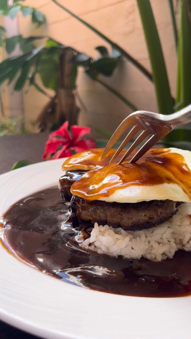 2026 is the new 2016 and honestly… we’re not mad about it.
Runny yolks forever 🍳✨
#2026Trends #FoodTok #YolkCore #throwbackeats