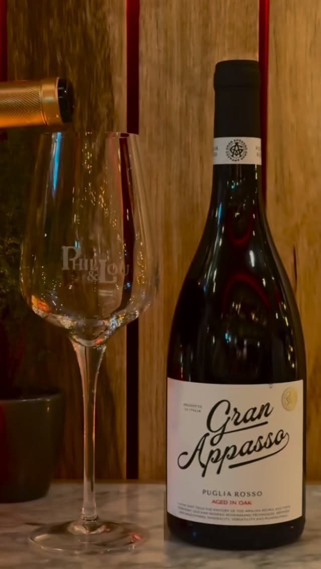 Zes heerlijke rode wijnen🍷! Wanneer kom jij ze proeven?
#philenlou #koffiebar #eetbar #wijnbar