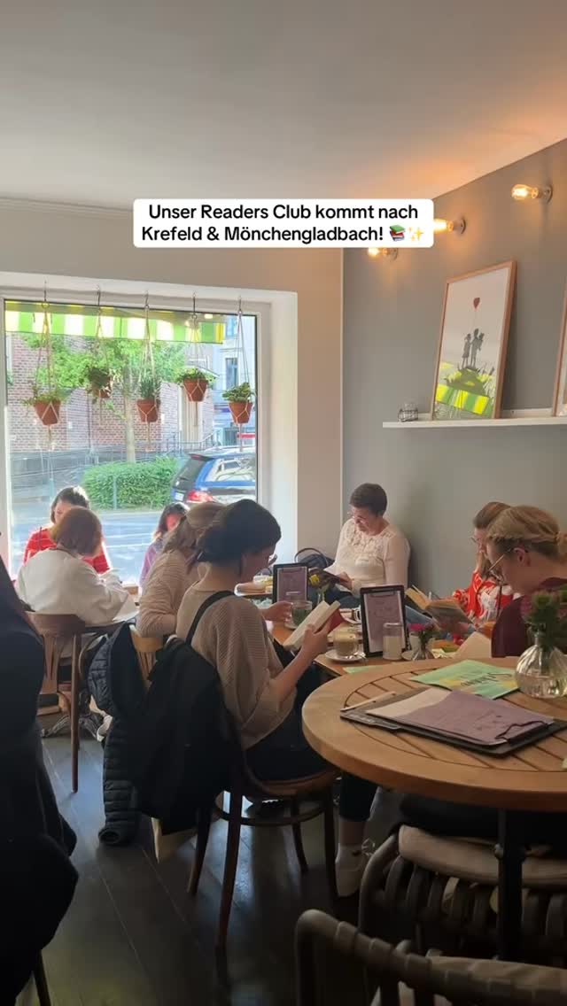 Du liebst es zu lesen, neue Cafés zu entdecken und neue Leute kennenzulernen? Dann ist der Readers Club von @lit.liebe genau das Richtige für dich! 📚
Sei unbedingt am 28. Januar in Krefeld im @cafe_geschwisterherzen oder am 28. Februar in Mönchengladbach im @aretzkaeffchen dabei ✨ Wir freuen uns auf dich!
#bookstagram #readingparty #lesen #bookies #bookie