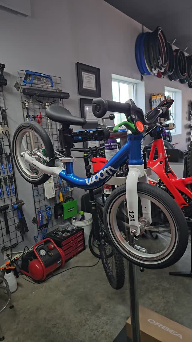 The premier specialized children's bicycle in the industry, available for all age groups, also represents the most effective method for learning to ride, bypassing the need for training wheels entirely. AVAILABLE HERE!
@woombikesusa
#cyclevolution #smallbusiness #bikelife #bikepic #bikelove bikeshop bikeporn unboxingbike bicyclelife bicyclelife bikeshoplife localbikeshop supportlocalbikeshop delraybeach delray a1aflorida pinarello roadbike sram sramaxs