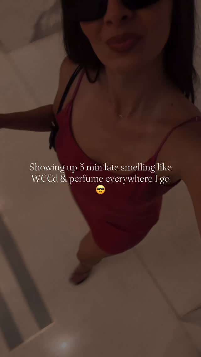 I’m just a girl 💕😎
#cannabis #womanincannabis #stonergirls #iwearmysunglassesatnight