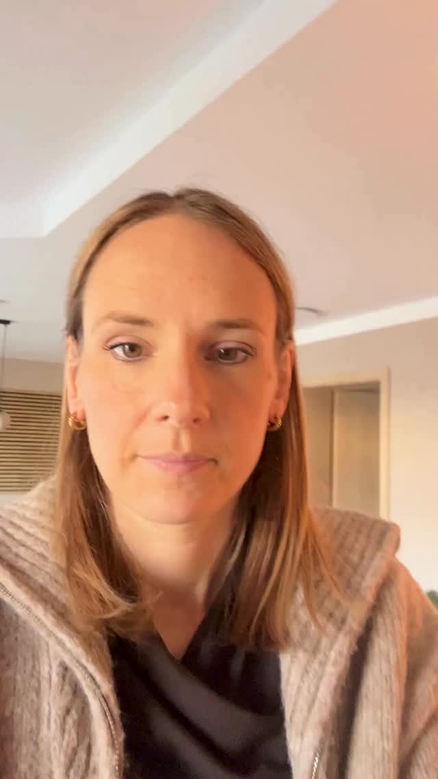 Wenn du spürst , dass du an dein Limit kommst, du ganz viel „musst“ und es schon „irgendwie noch geht“!
Dann bitte warte nicht, bis gar nichts mehr geht!
Unterschätze niemals deine Seele!
Suche dir rechtzeitig Unterstützung und Hilfe!
Du findest in deinem zuständigen Gesundheitsamt Hilfsangebote für den Notfall ‼️
‼️Es ist keine Schwäche sich Unterstützung zu holen- du musst niemals etwas alleine schaffen.
Nimm bitte Zeichen deiner Seele ernst, Erschöpfungen, Traurigkeit, Antriebslosigkeir usw.
Und vor allem wenn du Gedanken hast, die dir manchmal sagen, dass es vll besser wäre nicht mehr am Leben zu sein!
🙌🏻Wenn du dich für die Entstehung deiner Symptomatik und für Selbstheilung interessierst, dann melde dich zur nächsten kostenfreien Sprechstunde an! Den Link findest du in meiner Bio!
Dein Leben ist lebenswert, IMMER!
Und es gibt IMMER eine Lösung!
#notfall #hilfe #chronischkrank #depresssion