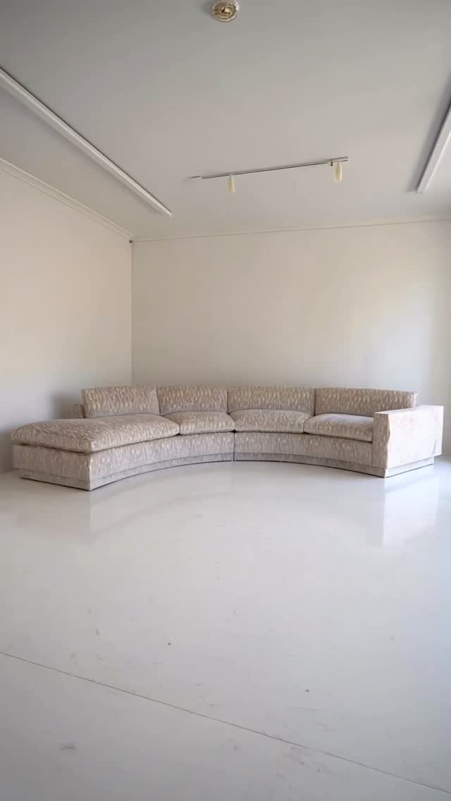 This semi-circular sectional will be a hit in its sunken living room. Tailored to fit flawlessly, Palm Springs here we come!
#furniture #customfurniture #customupholstery #upholstery #furnituremfg