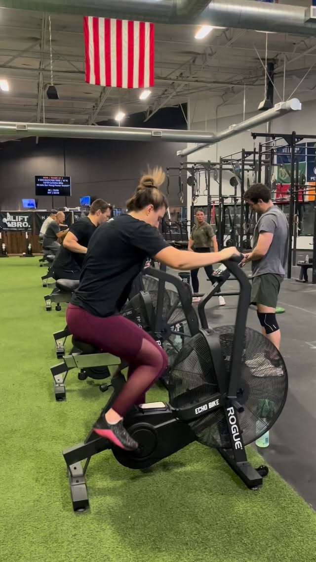 🏋🏻 CAN YOU KEEP UP!? 💨
Quick partner workout today after some snatch work!
10 RDS FOR TIME:
14/10 Cal Echo
10 Axle Hang Snatches
“You go, I go” style!
#CrossFit #untamed #fitness #staywild #partnerworkout