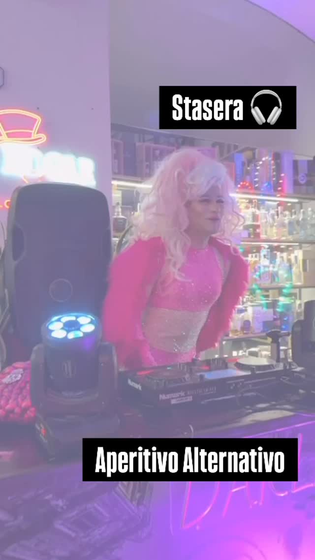 QUESTA SERA Allegro e movimentato aperitivo da SciùRum con @darladj_pablodj !
Ore 19!!
Vi aspettiamo!
#ᴅᴊsᴇᴛ #cocktailbar #restaurant #livemusic #pizza