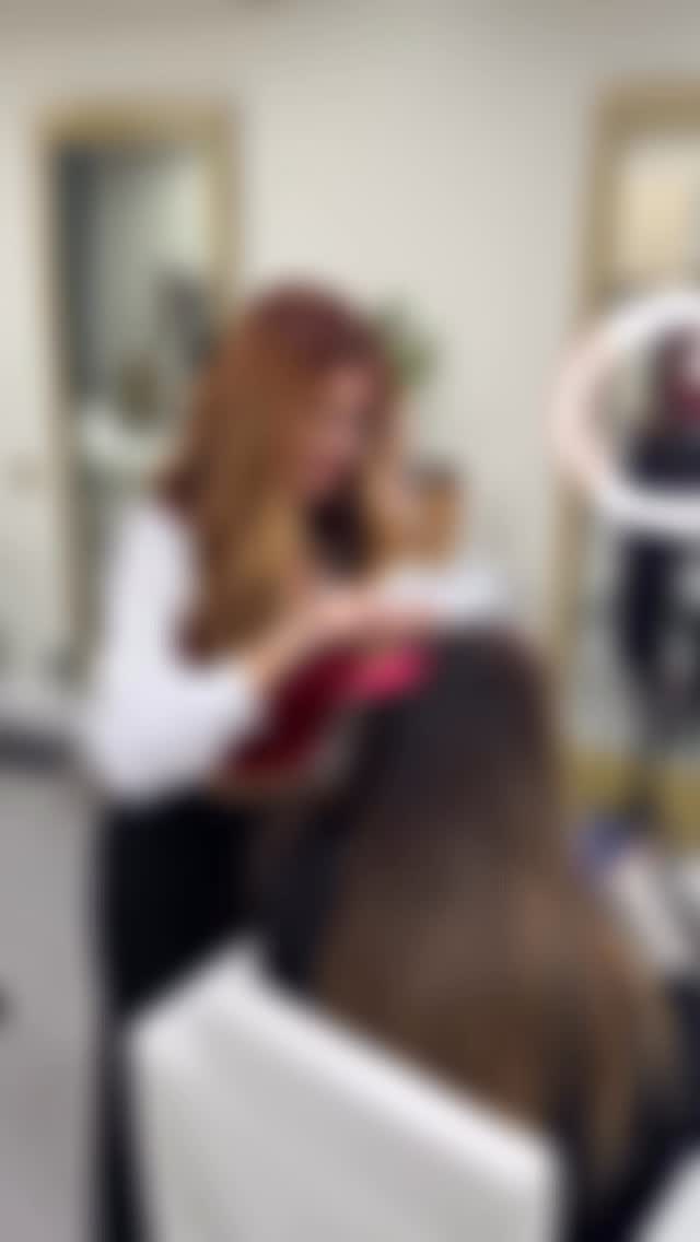 ✨ Sneak peek ✨
Hidden Bead Sew-In Extensions 🤍🪡
It all starts with clean, intentional sectioning 👀
This foundation = seamless blends, zero tension, and installs that last
Just a glimpse of what we teach inside Perfect Blend EDU 💫
🎓 Course coming soon
.
.
.
#PerfectBlendEDU #ExtensionEducation #HairExtensionTips #SewInExtensions #hairstylisteducation