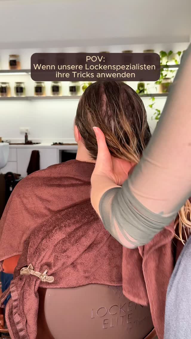 Alle Naturprodukte für Locken findest du auf lockenelite.at 🌱 🥰
#lockenspezialist #lockenfriseur #naturfriseur #wien #locken #curlyhair #hairstyling