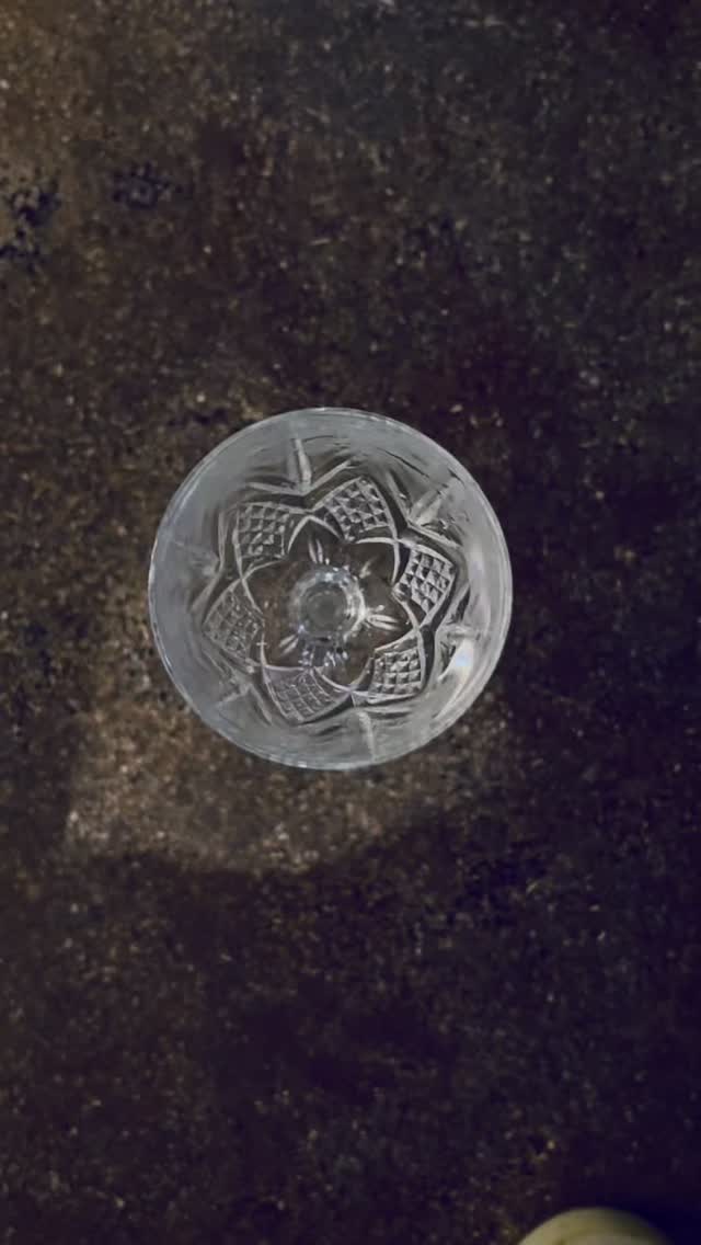 Shots anyone ? 😋
Lemon & extra virgin olive oil are natural ways to detox the liver. Lemons are enzyme-boosters, cholesterol-reducers, & toxin-eradicators - everything the liver craves.
Extra virgin olive oil, rich in antioxidants & anti-inflammatory properties, not only elevates good cholesterol & is heart protective, but also protects your liver against fatty liver disease.
I use the whole lemon & blend it in the Nutribullet. Using the whole lemon adds extra fiber, antioxidants & minerals from the peel, boosting benefits like digestion, immune support, & a deeper flavour, rather than just using the juice. Make sure to always use organic if you are adding the peel!
The olive oil is preferably organic, extra virgin & cold-pressed to provide all those healthy fats & polyphenols, creating an anti-inflammatory, nourishing drink for detoxification & wellness.
.
.
.
.
.
#morning #lemons #antioxidants #healthyhabits