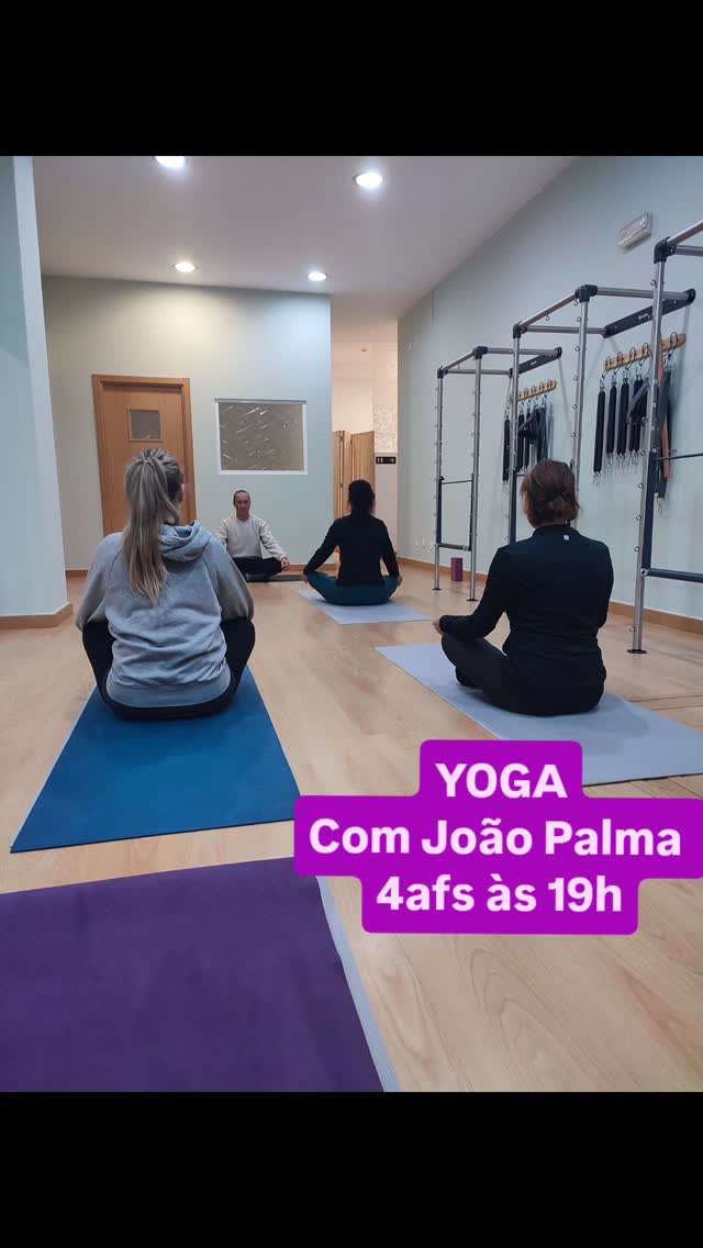 Faça de 2026 o SEU ano. Passe tempo consigo 🫂🧘🏻♀️✨
A prática regular de Yoga contribui para:
💪🏻 Mais força
😴 Um sono mais reparador
🧘🏻♀️ Maior equilíbrio emocional
O Yoga ativa a ligação entre corpo & mente através de posturas, respiração e meditação. Fácil 😁
Junte-se a nós, e venha experimentar! 4af às 19h, esperamos por SI!
#saudemental
#yogaparatodos
#portimao
#autocuidado❤️
#vidasaudavel