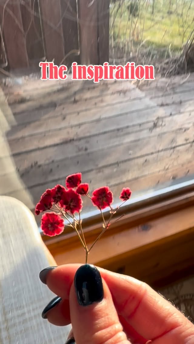 Maybe it’s not the right season to be dreaming of wildflowers but inspiration works in mysterious ways and this week I felt like I needed to add a little spin to my original artwork. Now available! #pressedflowerart #watercolorartist #mountainart #madeinidaho