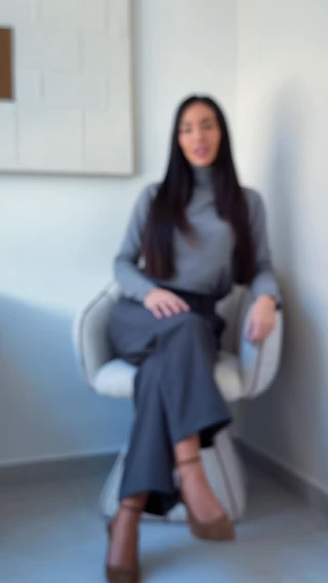 ✨ Propósitos que sí cuidan tu salud emocional
Este año, quizá no necesitas exigirte más…
quizá necesitas cuidarte mejor 🤍
Menos listas imposibles y más propósitos que de verdad sumen a tu bienestar emocional 🌱
Porque a veces lo que más transforma no es lo más espectacular, sino lo más honesto.
✔️ Pedir ayuda cuando la necesitas (no te hace débil).
✔️ Aprender a poner límites, aunque incomode.
✔️ Escucharte más, antes de exigirte tanto.
No son propósitos grandilocuentes, pero sí profundamente transformadores ✨
👉 ¿Con cuál te quedas este año? Te leemos en comentarios.
#SaludEmocional #PropósitosConSentido #Autocuidado #Psicología #ClinicaCuideMM MariaMartinez