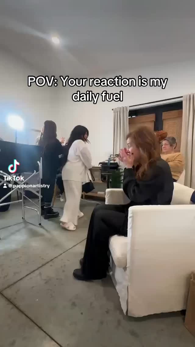 #WeddingArt
#wedding gift for mom
#WeddingReaction
#GenerationalPortrait
#HeirloomArt
BrideReaction
MotherOfTheBride
WeddingGiftIdea
LiveWeddingPainter
CustomWeddingArt
FamilyLegacy