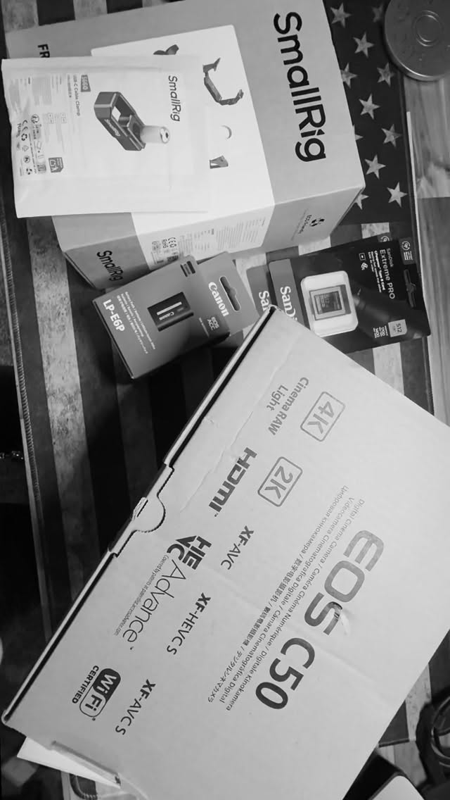 What a great little rig. I took this out for a shoot last week and it did not disappoint. I’ve been rocking out the C-80, but the C-50 is a very close second, my only qualm if you call it a qualm is that it just doesn’t have built in ND’s but in such a small form factor, I totally get it. I paired it up with the Hollyland Pyro five and ended up ditching the Hand grip that it comes with it. I chose to go with a smallrig Hand grip and monitor mount. The reason for doing that is because I use the F6 for my audio and if I were to use an audio input on a camera, it would be the C-80. I will say the one thing that the hand grip does have that’s pretty sweet is the record button. The smallrig moves the monitor a little bit closer to me and center’s that weight a little bit more. #filmmakers #knoxvilletennessee #canonc50 #documentaryfilm #canoncinema