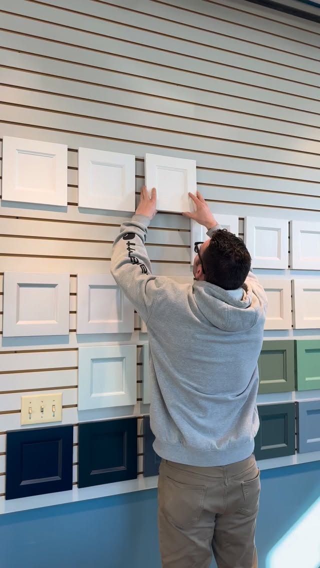 HALFWAY THROUGH THE WEEK!
⸻
Enjoy a little ASMR as our General Manager, Ben, pieces together our showroom cabinet and kitchen colors—featuring finishes we’ve previously painted in client homes.
⸻
#cabinetrefinishing #watchhill #stoningtonct #shorelinepainting #westerly