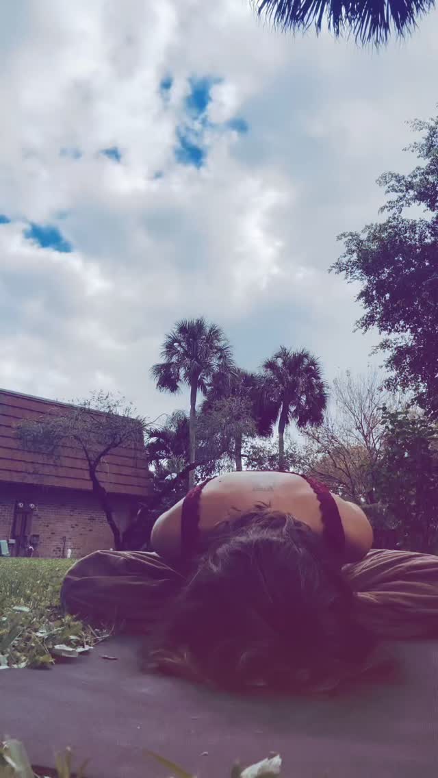 My favorite song of the moment. Yoga means union and union seems to be the theme for humanity. When disconnected from ourselves, we can’t connect to anything or anyone else. When connected to ourselves, we understand all is one and so we treat ourselves, others, animals, plants and all living beings with love. That is yoga.
#Yogaschool #gratitude #knowthyself #loveyou #bettertimes