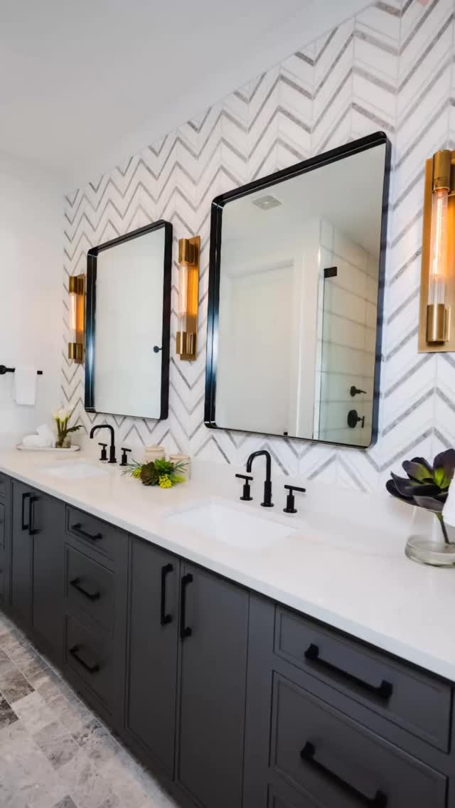 Dreaming of warmer weather☀️ Throwing it back to our Bonita Springs Project with @hi5lab ! Full-service professional organizing with a concierge touch.
We travel to you, handle every detail, and transform your home into a space that works beautifully for your life🤍 #professionalorganizer #homeorganization #fullserviceorganizing #luxuryorganizing