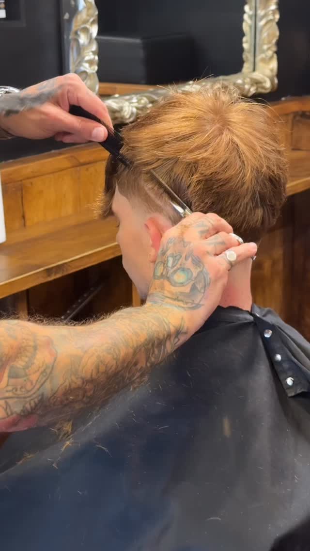 Thinning scissors aren’t about taking length off. They’re about control ✂️
They remove bulk, soften heavy areas, and help the haircut sit naturally for a clean, blended finish.
Less bulk. Better shape. Easier styling.
#royalsbarbershop #thinningscissors #toptool #barbershoptools