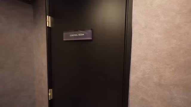 エンジニア達で作ったDIYスタジオの3ヶ月半を1分半の動画にまとめてくれました。サラーっと流れてますが、並大抵の労働量じゃ無かったのと、古賀さんや出原さん、長谷川さん、SAWちゃん含め、ご協力いただいたエンジニアの方々のお力が無かったら完成してませんでした。あとはタムラ!お前のお陰やで!