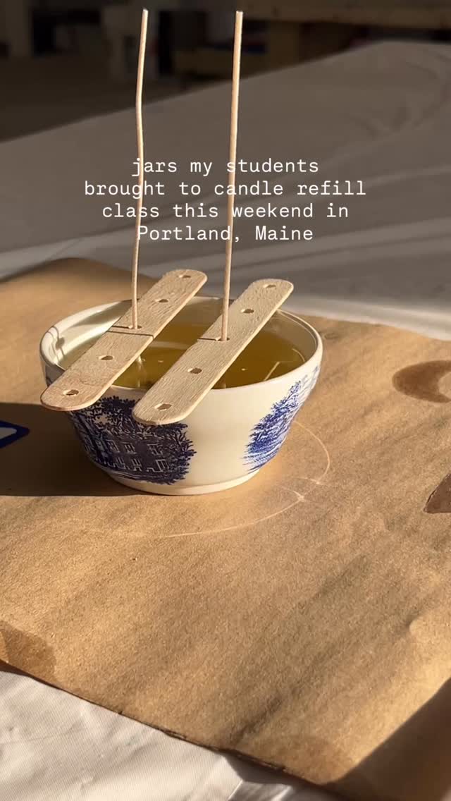 Your candle refill workshop creations were
🤌🤌🤌
If you missed this one, join @underdogcandles for a refill class in her Westbrook studio this Friday 1/16 (link in her bio), and stay tuned for another collab event in March 😘
.
.
.
Candle making workshop, candle refill, soy wax, winter activities in Portland Maine, things to do in Maine this weekend