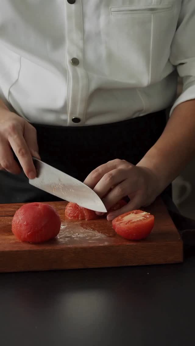Şefin eli domatese değdi mi, lezzetin kaderi değişir. #yemek #meze #mutfak #lezzet
