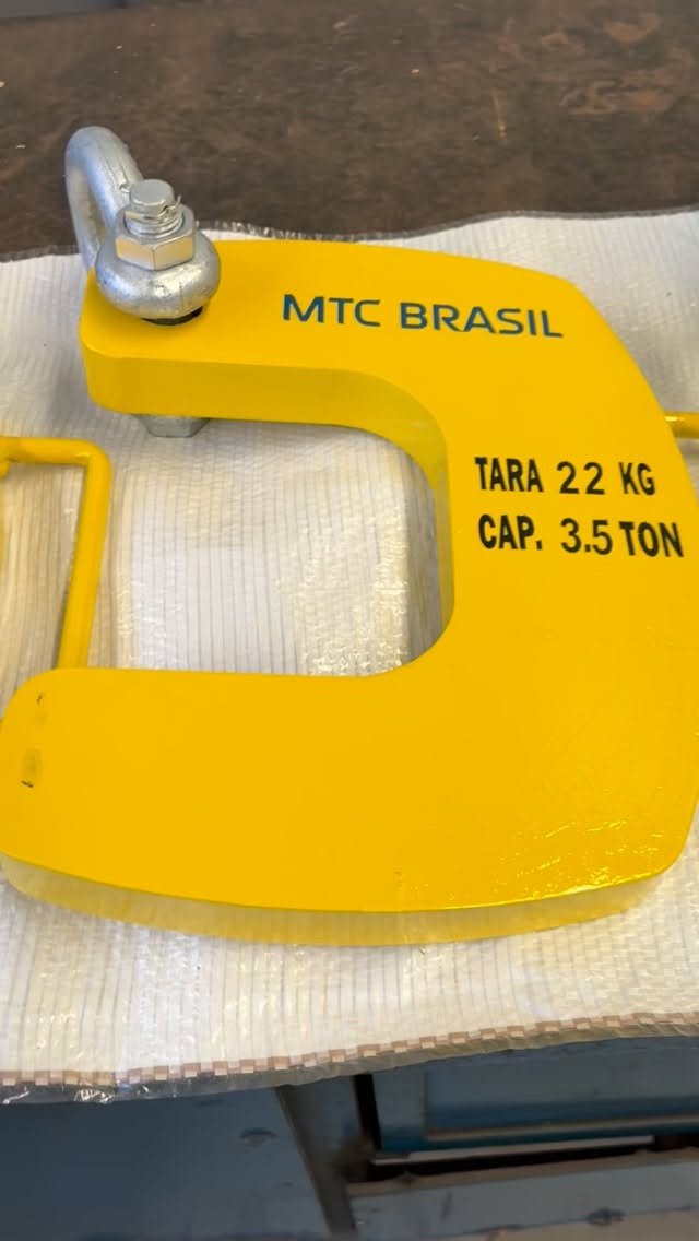 Desenvolvemos dispositivos especiais conforme sua necessidade
Entre em contato conosco pelo link da Bio e saiba mais:
👷 Movimentação segura e #livredeacidentes é na MTC do Brasil!
Com mais de 38 anos de experiência, a MTC do Brasil entrega soluções de qualidade, gerando economia, facilidade e segurança nos processos dos nossos parceiros. Entre nossas soluções, desenvolvemos dispositivos para empilhadeira, tenazes, balancins, pega tambores, bags, tubos e chapas, lingas de corrente e muitos outros!
Solicite um orçamento conosco!
🌐 www.mtcbrasil.com.br
✉️ comercial@mtcbrasil.com.br
📞 WhatsApp (51) 3441-2023
#nr11 #içamentodecargas #industria #comércio segurancadotrabalho sst movimentacaodecargas mtcdobrasil