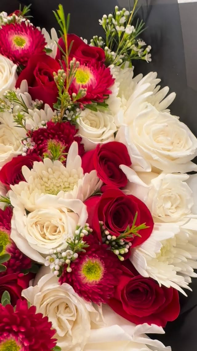 🤍Your vision. Our florals.♥️
.florist: @ittzzelll ✨