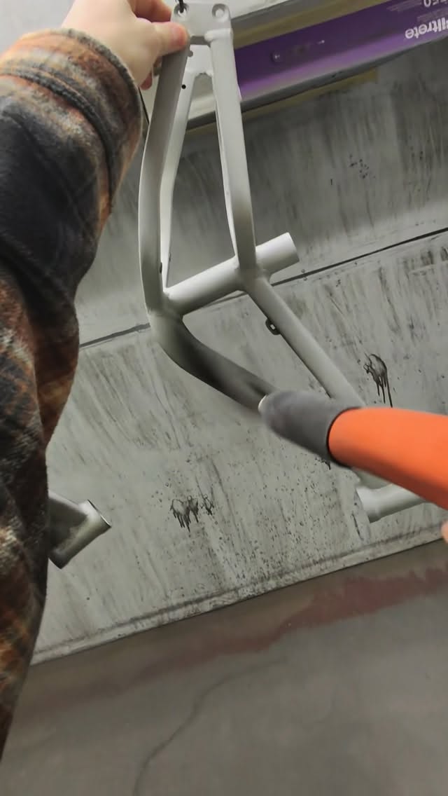 Balance bike refinished in screamin pink, to screamin blue, cleared in Casper clear! Get a free pound of powder with a $200 dollar purchase @prismaticpowders. Valid till 1/26/2026 promo code FREEPOUND
#palmerspowders
#prismaticpowders
#lumaiii
#custompowdercoating