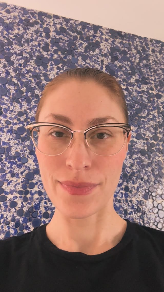 Your jaw carries trauma as a subconscious survival response š¤
When trauma occurs, the bodyās sympathetic nervous system activates, often causing jaw muscles to tense up in a protective āguardā posture, holding back reactions or emotions.
If this persists, then the muscles remain tense, leading to chronic jaw clenching, pain, restricted movement, and fatigue. This pain can constrict fascia, the connective tissue, causing stiffness and chronic pressure that radiates through the head, neck, and shoulders!
The jaw can literally āholdā unspoken words;
ā¼ļøanger
ā¼ļøfear
ā¼ļøresentment
becoming a physical manifestation of emotional distress
So take a moment & practice these top somatic exercises & breath releases with mindful movement release to help elevate your tension!
*Please note that emotional vulnerability after theses excesses is normal š¤
How did these exercises make you feel?? š
#unclenchyourjaw #jawrelease #somatichealing #nervousystemregulation #coachingwomen