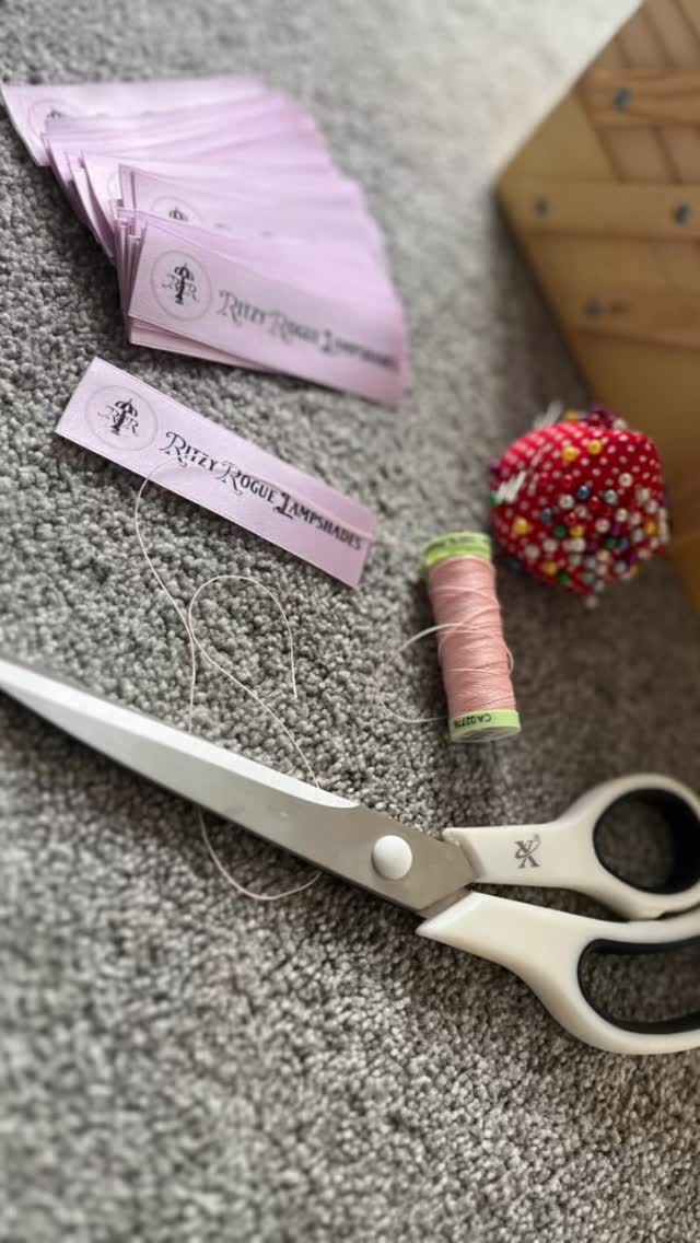 My Ritzy Rogue labels have arrived!!! 💖🖤 Adding that final sparkle to my designs! ✨✨✨
#RitzyRogueLampshades #authentic #labels #handmade #vintagemodern