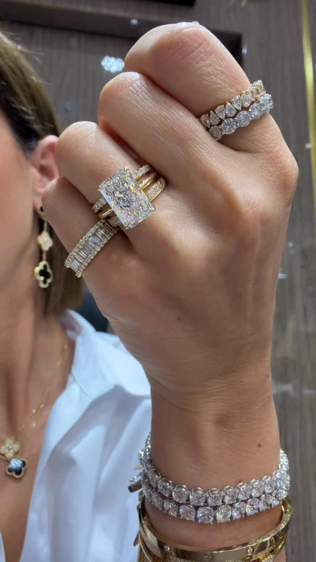 Did you know that jewellery is a powerful form of self-expression, speaking volumes about one’s style, mood and personality. #solitaireantwerp #radiantcutengagementring #verloven2026 #engagementringinspiration #antwerpshop