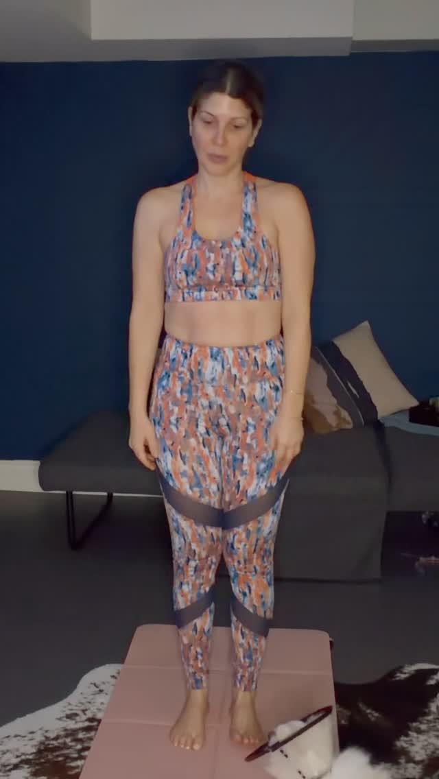 January is our invitation to reset, renew, recharge, and restore ✨
In this month’s intentional flow, we are working with the mantra:
Om Tare Tuttare Ture Soha
A mantra associated with compassion, protection, and the courage to move forward.
• Reset what no longer serves you
• Renew your energy and focus
• Recharge your body with mindful movement and breath
• Restore calm, clarity, and balance
You don’t need to know the words or their origin, simply let the rhythm support your breath and intention as you move. January isn’t about rushing into change; it’s about creating space for it.
Step onto your mat with purpose.
Move with compassion.
Carry this intention into your week.
#ResetRenewRechargeRestore #JanuaryFlow #IntentionalMovement #MindfulPractice #WellnessJourney #SoraWellBar #NewYearEnergy #MoveWithPurpose