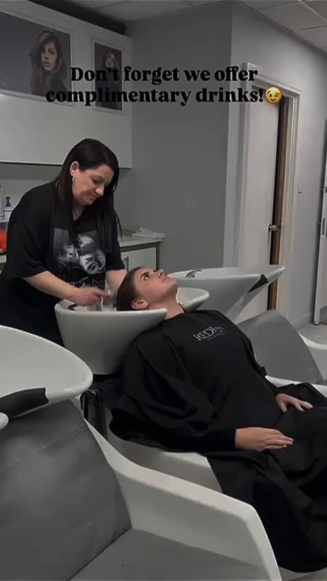 Don’t forget whilst getting your hair done, you get a complimentary drink.
#tiktok #salonfun #jan #teambonding❤️