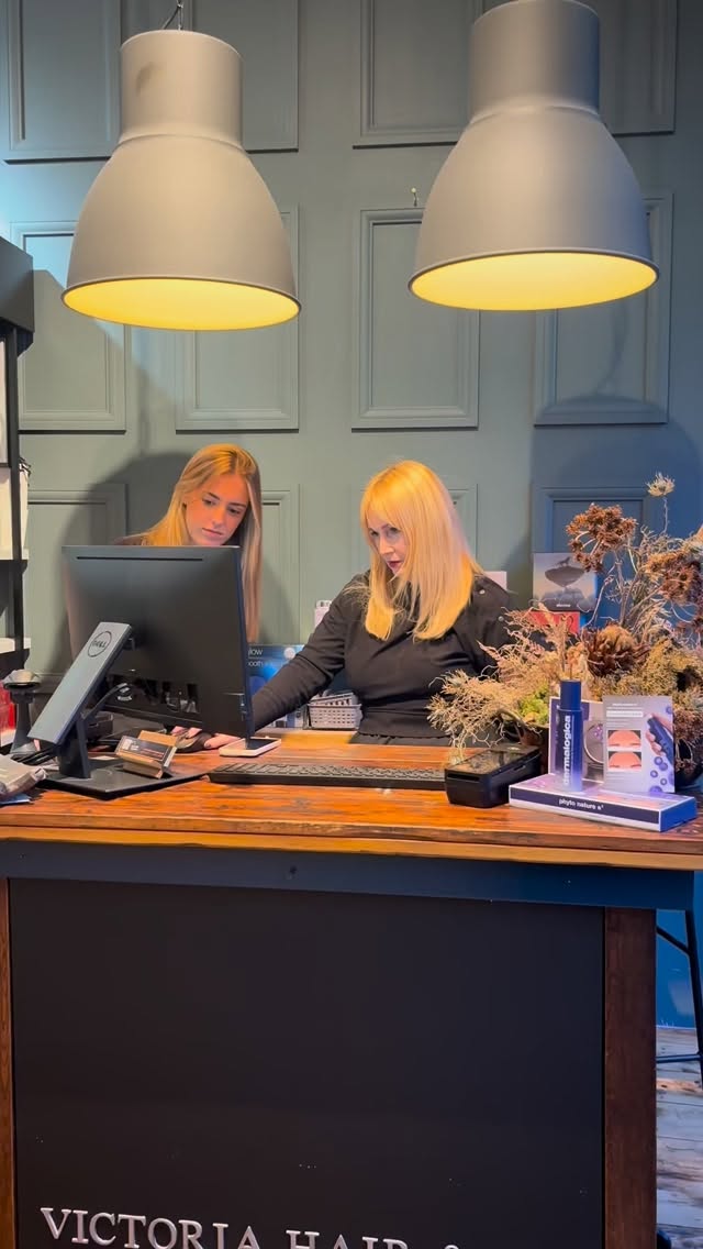 Offering tech support to someone who definitely doesn’t need it…
…Just takes a little longer 😉
#funfriday #victoriahairandspa #somerset #kerastase #loreal #kerastase_proclub #bridgwater #hair #goodhairday #dermalogica #tech #salonowner #genz