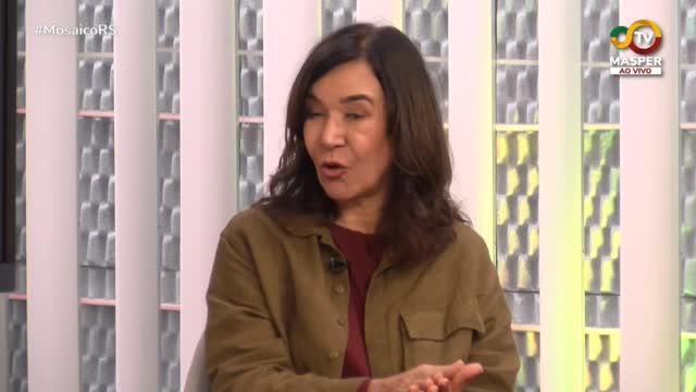 #tbt Um pedacinho da entrevista que participei junto com @simone.rasslan e @madalenarasslan nesse programa tão especial em 2025!
Nessa parte da entrevista comento sobre a importância de fazer pausas de repouso vocal (soneca vocal) para dar um descanso para a musculatura da laringe que é muito exigida em situação de uso intensivo da voz e alta performance vocal!
#voz #repousovocal #altaperformancevocal #fonoaudiologia