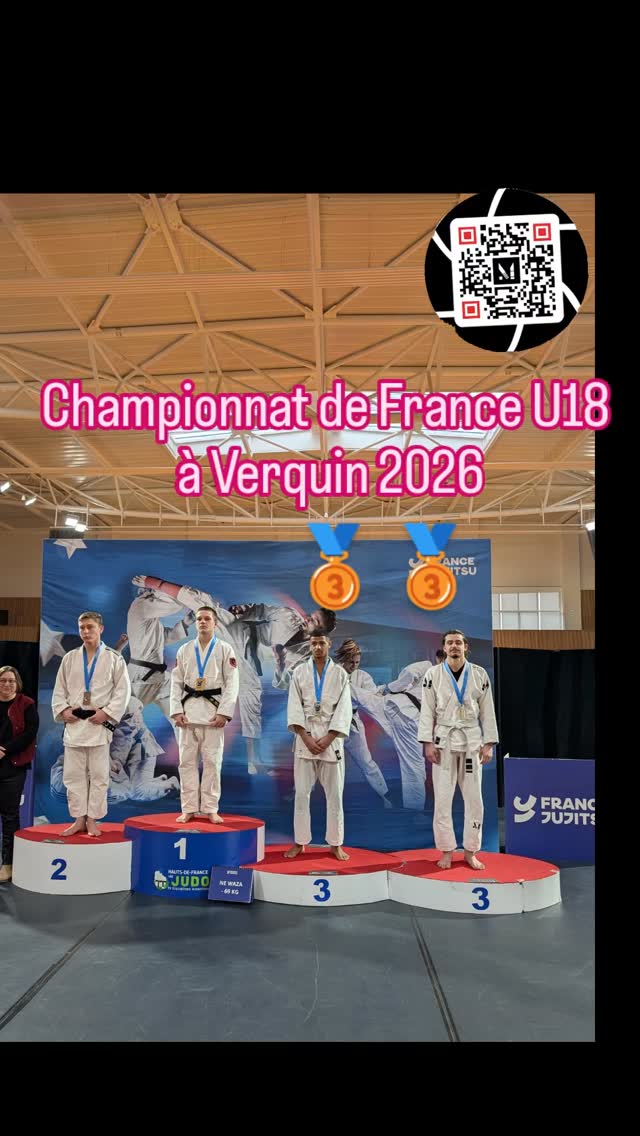 🇨🇵 Championnat de France U18 à Verquin 🇨🇵
@ylhanbonafos gagne presque tout ses combats par soumission, une seule défaite à 2 pts lui coûte la finale
@issasamba5 nous fait le même parcours...
Ils finissent tous les deux sur la troisième marche du podium...
Merci à toute la team pour les encouragements et le soutien 💪🔥
@aranha.grenoble
@martialsports
#jjb #bjjgrenoble #bjj #ffjujitsu